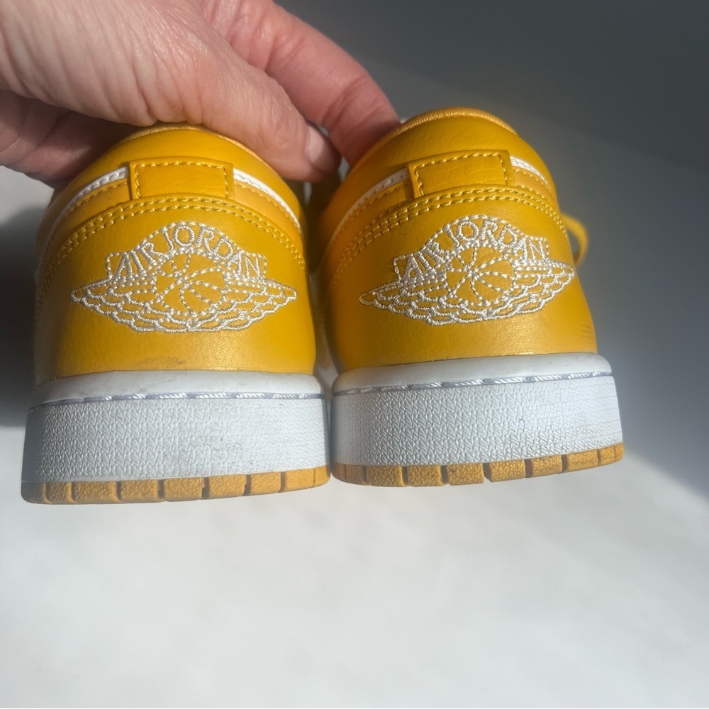 Nike Air Jordan 1 Low mustard white two tone Sneakers size 7.5 - Picture 9 of 12